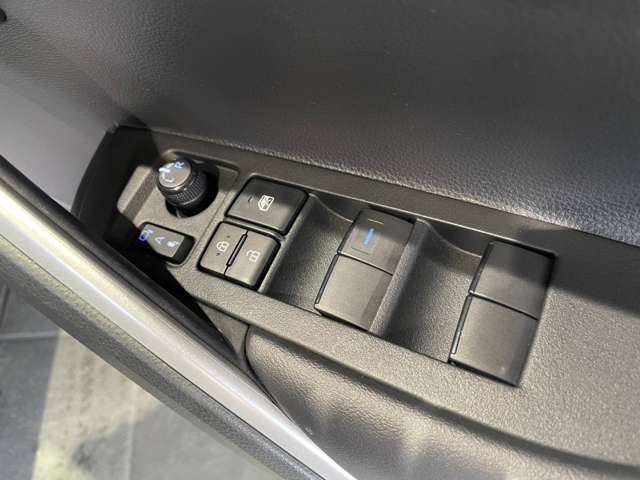 トヨタ カローラクロス　ハイブリッド １．８ ハイブリッド Ｚ Ｅ－ＦＯＵＲ ４ＷＤ R5年 (近畿) 99