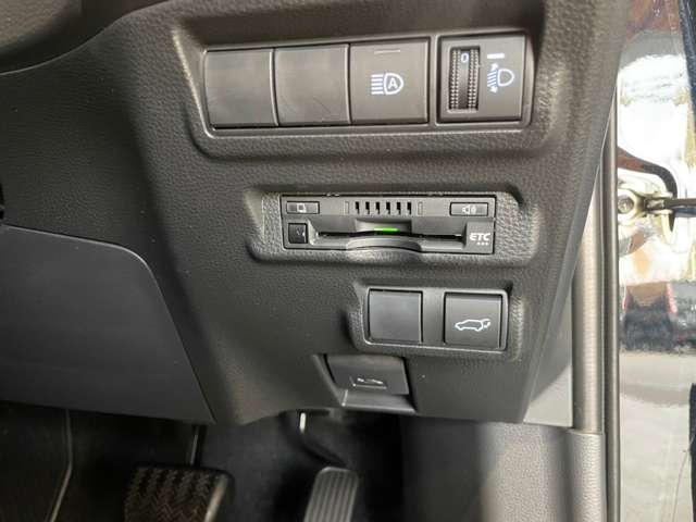 トヨタ カローラクロス　ハイブリッド １．８ ハイブリッド Ｚ Ｅ－ＦＯＵＲ ４ＷＤ R5年 (近畿) 99