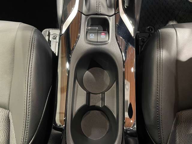 トヨタ カローラクロス　ハイブリッド １．８ ハイブリッド Ｚ Ｅ－ＦＯＵＲ ４ＷＤ R5年 (近畿) 99