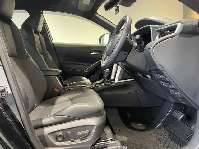 トヨタ カローラクロス　ハイブリッド １．８ ハイブリッド Ｚ Ｅ－ＦＯＵＲ ４ＷＤ R5年 (近畿) 99