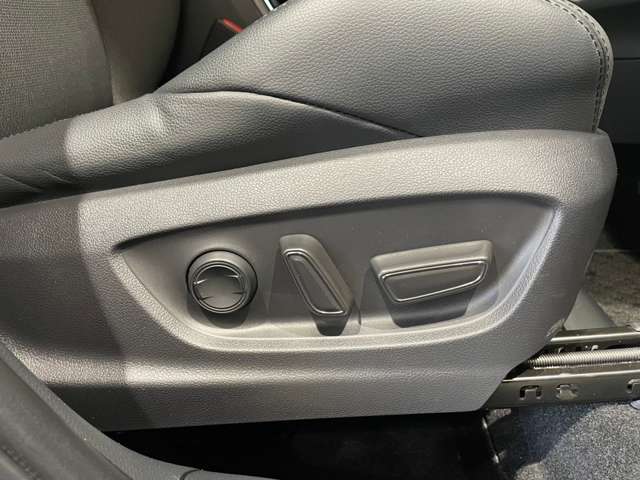 トヨタ カローラクロス　ハイブリッド １．８ ハイブリッド Ｚ Ｅ－ＦＯＵＲ ４ＷＤ R5年 (近畿) 99