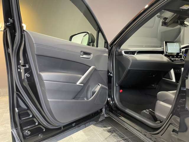 トヨタ カローラクロス　ハイブリッド １．８ ハイブリッド Ｚ Ｅ－ＦＯＵＲ ４ＷＤ R5年 (近畿) 99