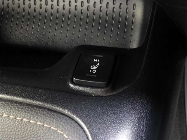 トヨタ カローラ　ツーリング　ハイブリッド １．８ ハイブリッド ＷＸＢ R1年 (東北) 99