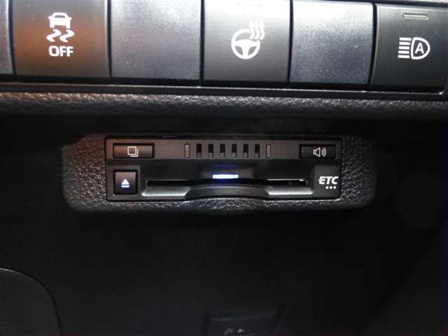 トヨタ カローラ　ツーリング　ハイブリッド １．８ ハイブリッド ＷＸＢ R1年 (東北) 99