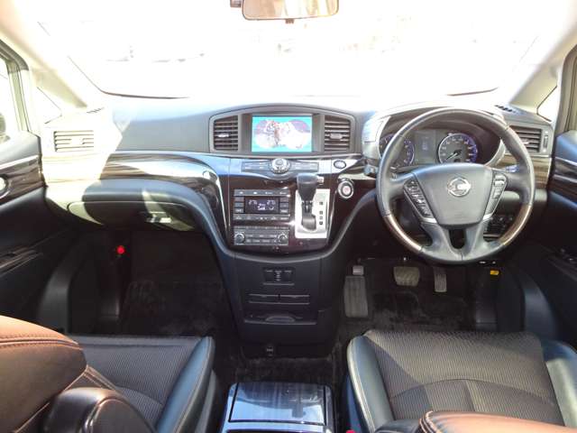 日産 エルグランド ２．５ ２５０ハイウェイスターＳ アーバンクロム ４ＷＤ H27年 () 99