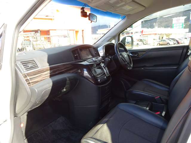 日産 エルグランド ２．５ ２５０ハイウェイスターＳ アーバンクロム ４ＷＤ H27年 () 99