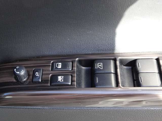 日産 エルグランド ２．５ ２５０ハイウェイスターＳ アーバンクロム ４ＷＤ H27年 () 99