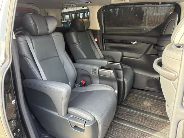 トヨタ アルファード ２．５ Ｓ Ｃパッケージ R4年 (中国) 99