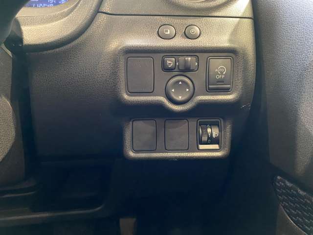 日産 ノート １．２ Ｘ ＤＩＧ－Ｓ H25年 (九州・沖縄) 99