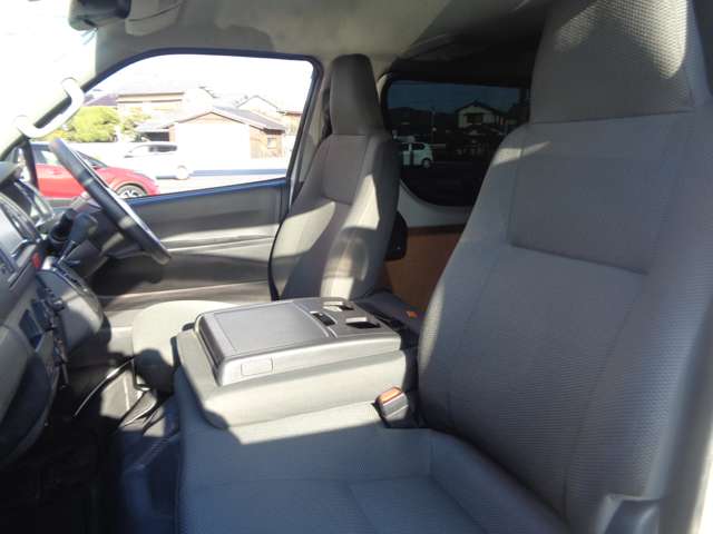 トヨタ ハイエースバン ２．０ ＤＸ ロング ＧＬパッケージ R3年 (中国) 99