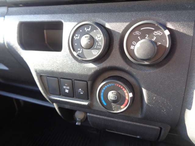 トヨタ ハイエースバン ２．０ ＤＸ ロング ＧＬパッケージ R3年 (中国) 99