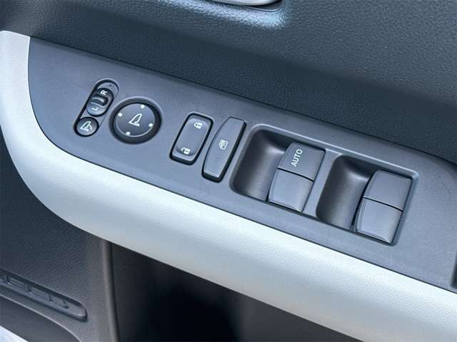 ホンダ フリード　ハイブリッド １．５ Ｅ：ＨＥＶ エアー R6年 (東海) 99