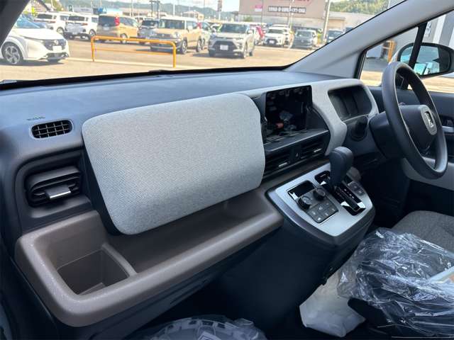 ホンダ フリード　ハイブリッド １．５ Ｅ：ＨＥＶ エアー R6年 (東海) 99