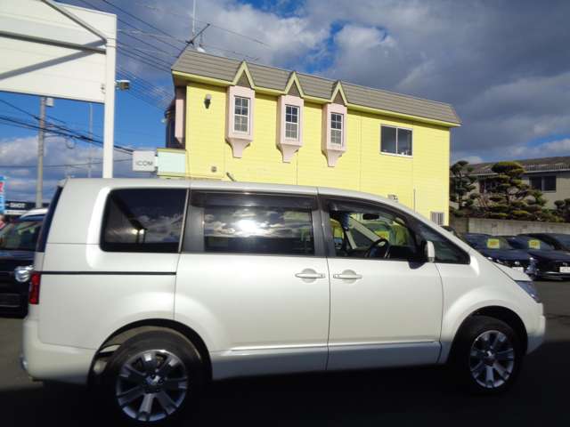 三菱 デリカ　Ｄ：５ ２．２ Ｄ パワーパッケージ ディーゼルターボ ４ＷＤ H29年 (中国) 99