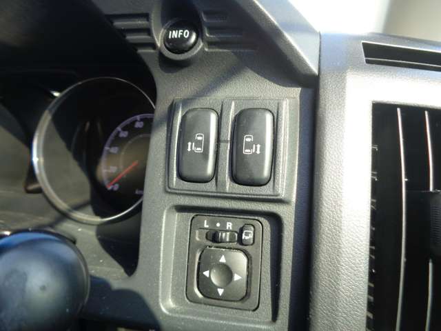 三菱 デリカ　Ｄ：５ ２．２ Ｄ パワーパッケージ ディーゼルターボ ４ＷＤ H29年 (中国) 99