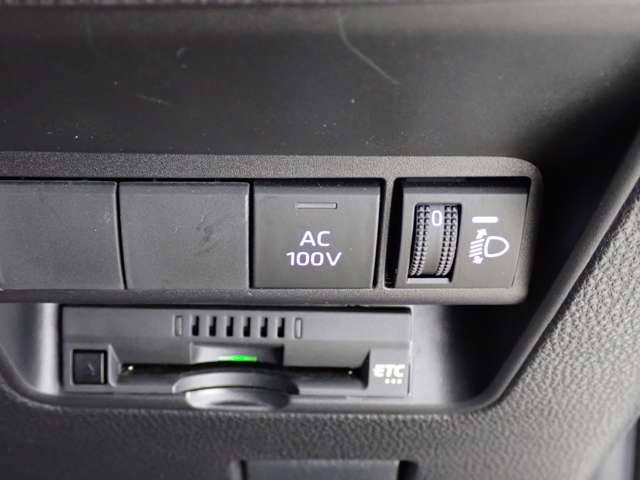 トヨタ アクア １．５ Ｘ R4年 (関東) 99