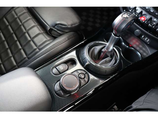 ミニ ミニクラブマン ジョン・クーパー・ワークス ４ＷＤ H29年 (近畿) 99