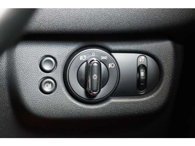 ミニ ミニクラブマン ジョン・クーパー・ワークス ４ＷＤ H29年 (近畿) 99