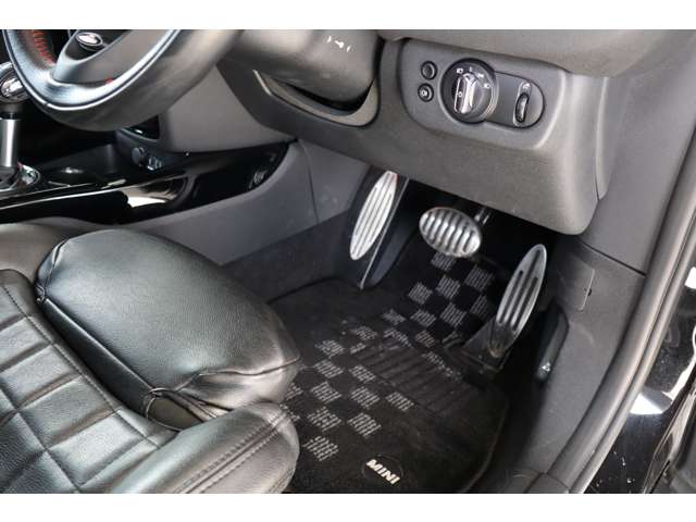 ミニ ミニクラブマン ジョン・クーパー・ワークス ４ＷＤ H29年 (近畿) 99