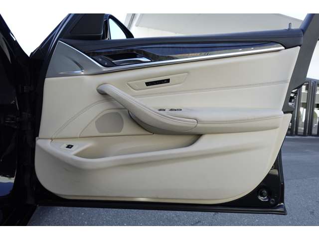 ＢＭＷ ５シリーズ ５２３Ｄ ラグジュアリー ディーゼルターボ H29年 (近畿) 99