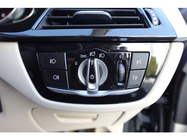 ＢＭＷ ５シリーズ ５２３Ｄ ラグジュアリー ディーゼルターボ H29年 (近畿) 99