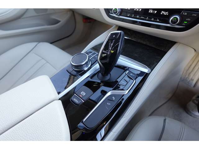 ＢＭＷ ５シリーズ ５２３Ｄ ラグジュアリー ディーゼルターボ H29年 (近畿) 99