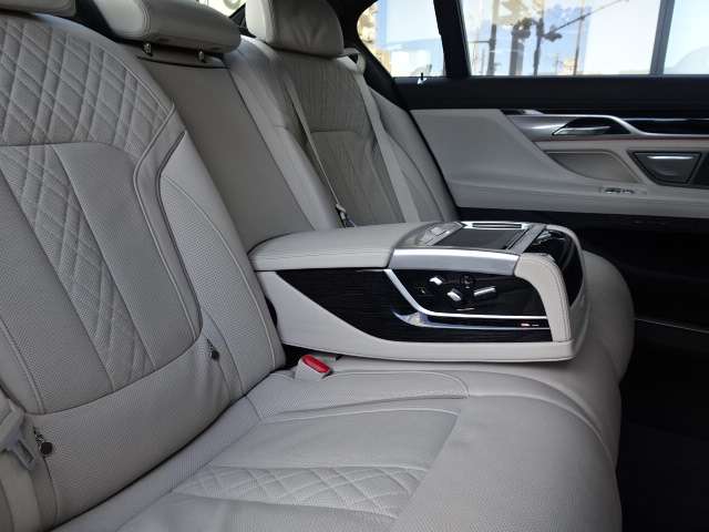 ＢＭＷ ７シリーズ ７４０ＬＤ Ｘドライブ Ｍスポーツ ディーゼルターボ ４ＷＤ R1年 (近畿) 99