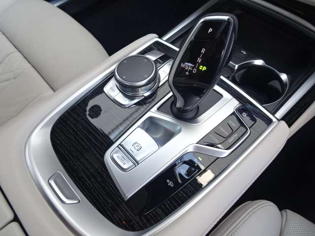 ＢＭＷ ７シリーズ ７４０ＬＤ Ｘドライブ Ｍスポーツ ディーゼルターボ ４ＷＤ R1年 (近畿) 99