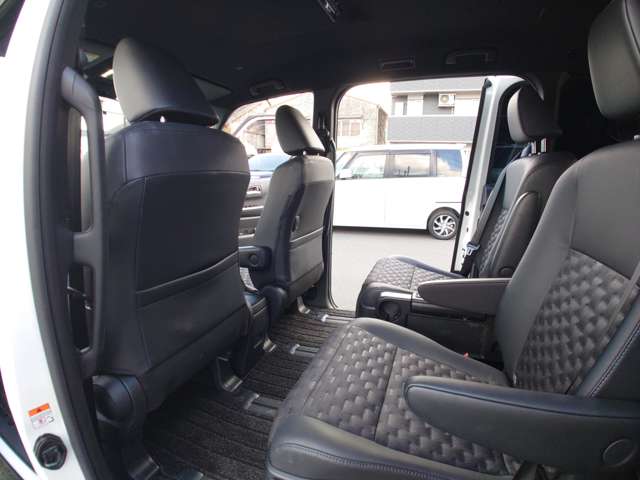 トヨタ ヴォクシー ２．０ Ｓ－Ｚ R5年 (中国) 99