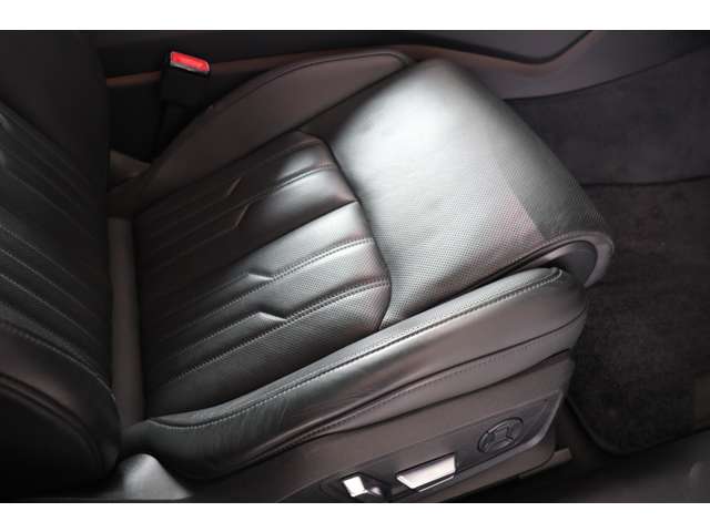 アウディ Ａ６　アバント ４０ ＴＤＩ クワトロ スポーツ ディーゼルターボ ４ＷＤ R2年 (近畿) 99