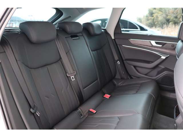 アウディ Ａ６　アバント ４０ ＴＤＩ クワトロ スポーツ ディーゼルターボ ４ＷＤ R2年 (近畿) 99