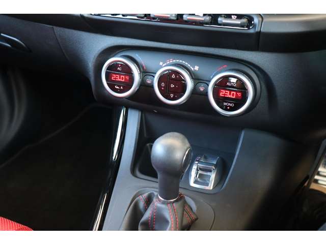 アルファロメオ ジュリエッタ スポルティーバ H25年 (近畿) 99