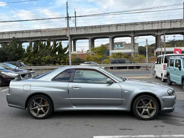日産 スカイラインＧＴ−Ｒ ２．６ ４ＷＤ H13年 (中国) 99