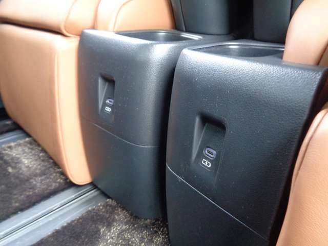 トヨタ ヴェルファイア　ハイブリッド ハイブリッド ２．５ エグゼクティブ ラウンジ R5年 (中国) 99