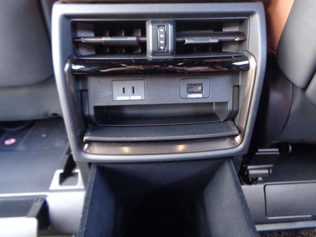 トヨタ ヴェルファイア　ハイブリッド ハイブリッド ２．５ エグゼクティブ ラウンジ R5年 (中国) 99