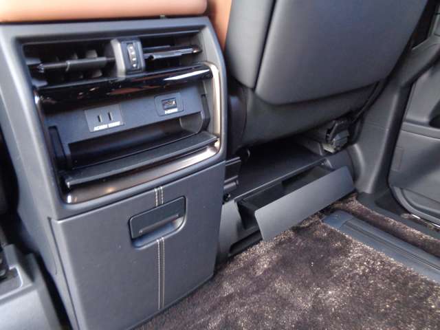 トヨタ ヴェルファイア　ハイブリッド ハイブリッド ２．５ エグゼクティブ ラウンジ R5年 (中国) 99