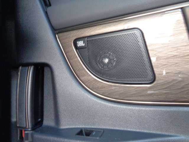 トヨタ ヴェルファイア　ハイブリッド ハイブリッド ２．５ エグゼクティブ ラウンジ R5年 (中国) 99