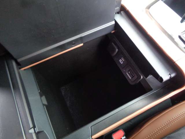 トヨタ ヴェルファイア　ハイブリッド ハイブリッド ２．５ エグゼクティブ ラウンジ R5年 (中国) 99