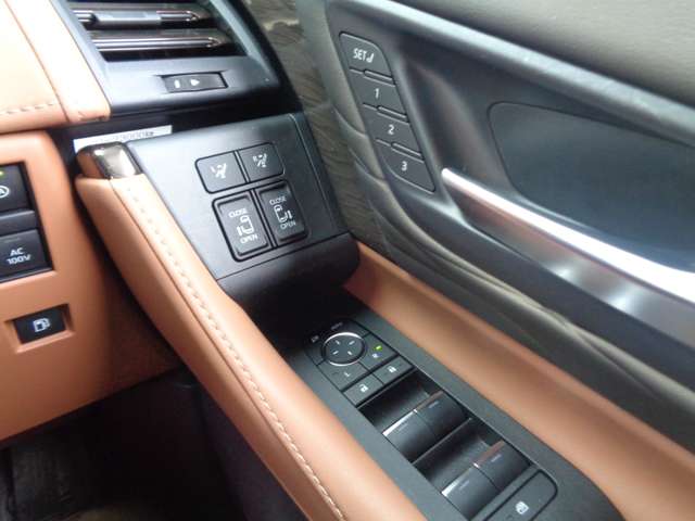 トヨタ ヴェルファイア　ハイブリッド ハイブリッド ２．５ エグゼクティブ ラウンジ R5年 (中国) 99