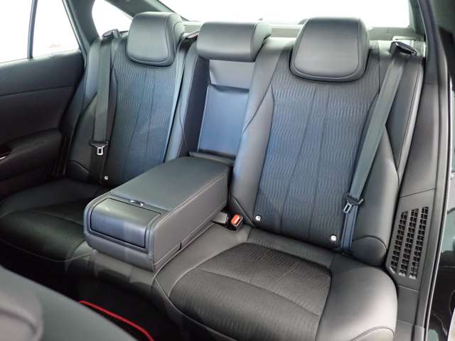 トヨタ クラウン　ハイブリッド ハイブリッド ２．５ Ｓ ＦＯＵＲ スポーツ スタイル ４ＷＤ R1年 (関東) 99