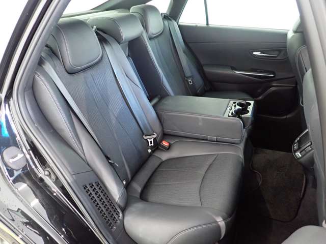 トヨタ クラウン　ハイブリッド ハイブリッド ２．５ ＲＳ R2年 (関東) 99