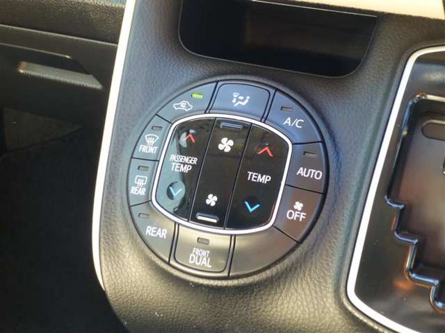 トヨタ ノア ２．０ Ｇ ４ＷＤ H28年 (東北) 99