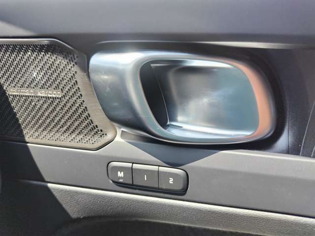 ボルボ ＸＣ４０リチャージ アルティメット シングルモーター R5年 (東北) 99