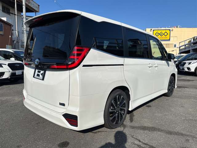 トヨタ ノア １．８ ハイブリッド Ｓ－Ｚ R6年 (近畿) 99