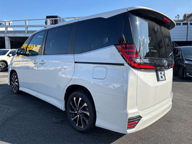 トヨタ ノア １．８ ハイブリッド Ｓ－Ｚ R6年 (近畿) 99