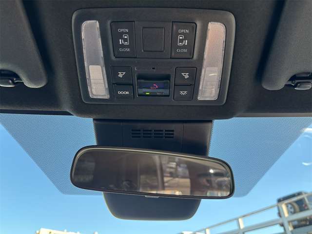 トヨタ ノア １．８ ハイブリッド Ｓ－Ｚ R6年 (近畿) 99