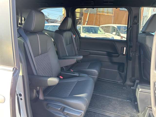 トヨタ ノア １．８ ハイブリッド Ｓ－Ｚ R6年 (近畿) 99