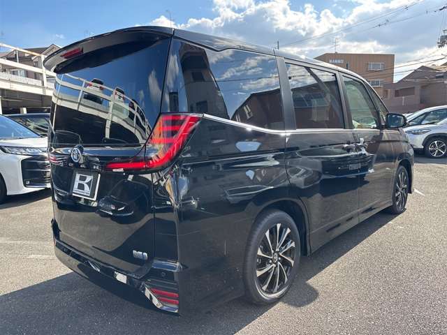 トヨタ ノア １．８ ハイブリッド Ｓ－Ｚ R6年 (近畿) 99