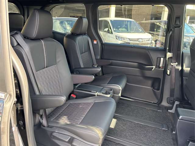 トヨタ ノア １．８ ハイブリッド Ｓ－Ｚ R6年 (近畿) 99