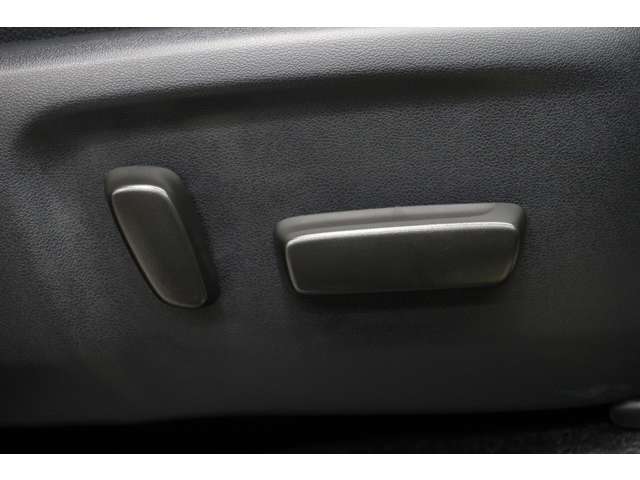 トヨタ ハイラックス ２．４ Ｚ ＧＲスポーツ ディーゼルターボ ４ＷＤ R6年 (東海) 99